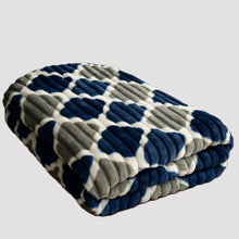 Charger l'image dans la galerie, Confort et douceur plaid -Maria Dark blue
