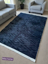 Charger l'image dans la galerie, Tapis Fourrure lisse Geometric -Noir