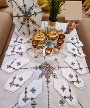 Charger l'image dans la galerie, Ensemble artisanale (Nappe+serviettes+cache plateaux) 22 Pieces
