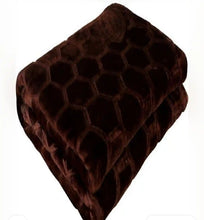 Charger l'image dans la galerie, Couverture Grand Format Gravée – Motif Geometric 220x240 Marron
