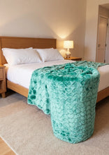 Charger l'image dans la galerie, Couverture motif coeur  poids 3kg
