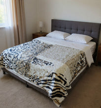 Charger l'image dans la galerie, Plaid en flanelle Tiger
