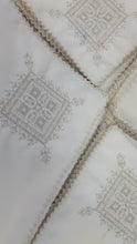 Charger et lire la vidéo dans la visionneuse de la Galerie, Nappe et 8 Serviettes Artisanales  Benchrif

