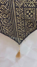 Charger et lire la vidéo dans la visionneuse de la Galerie, Nappe et 8 Serviettes Artisanales  Benchrif-vert
