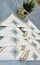 Charger l'image dans la galerie, Nappe et 8 Serviettes Artisanales Benchrif-Bleu ciel
